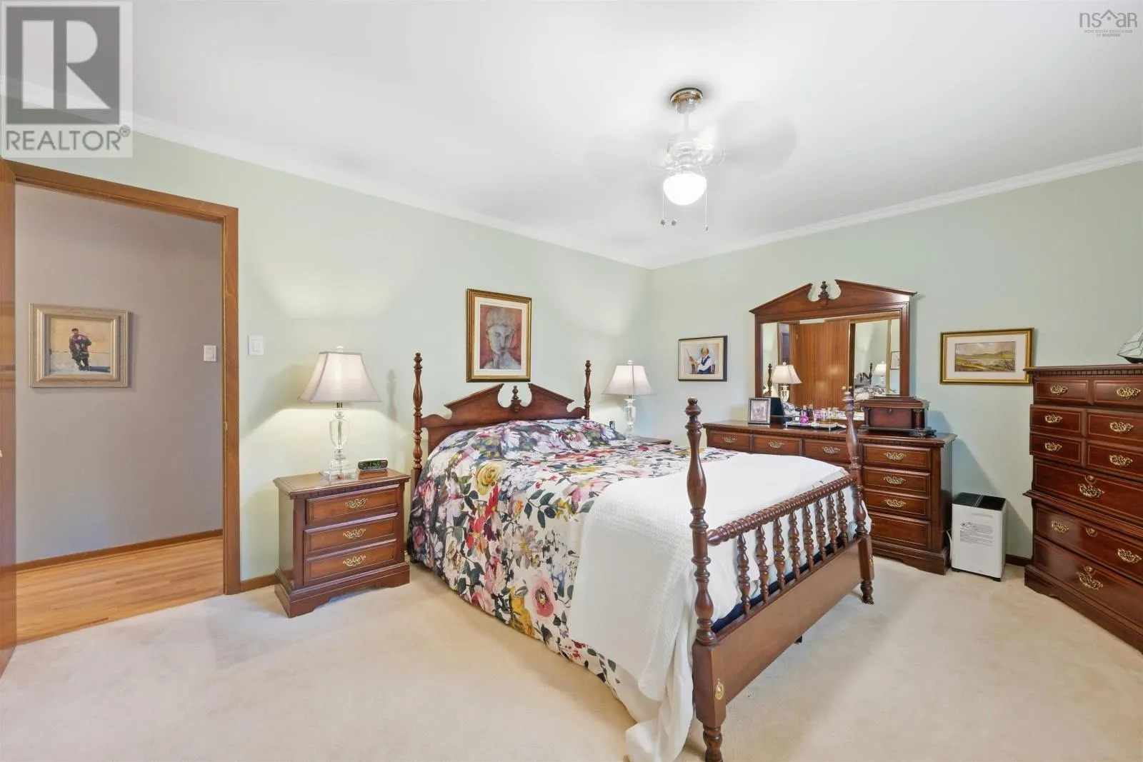 18 Northcliffe Lane