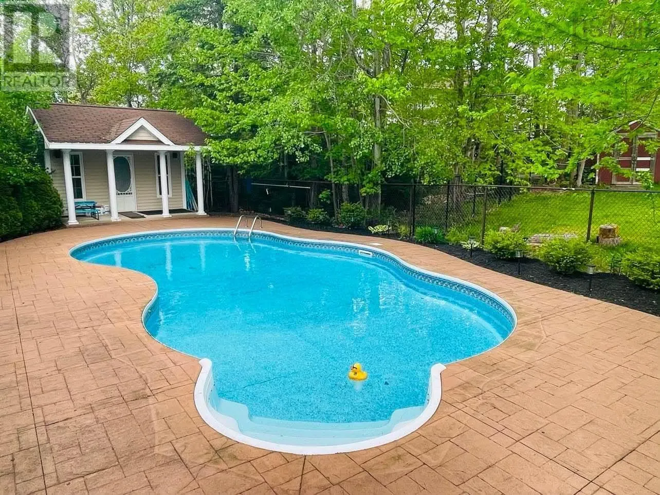 17 Pineview Crescent