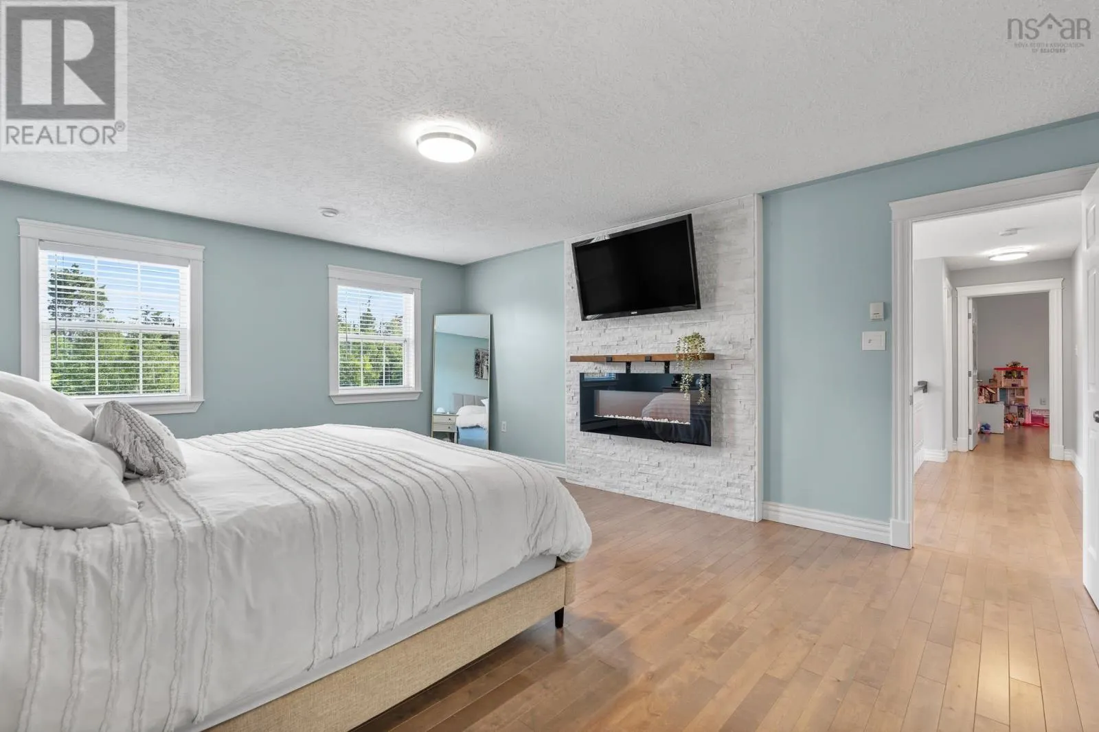 275 Canterbury Lane