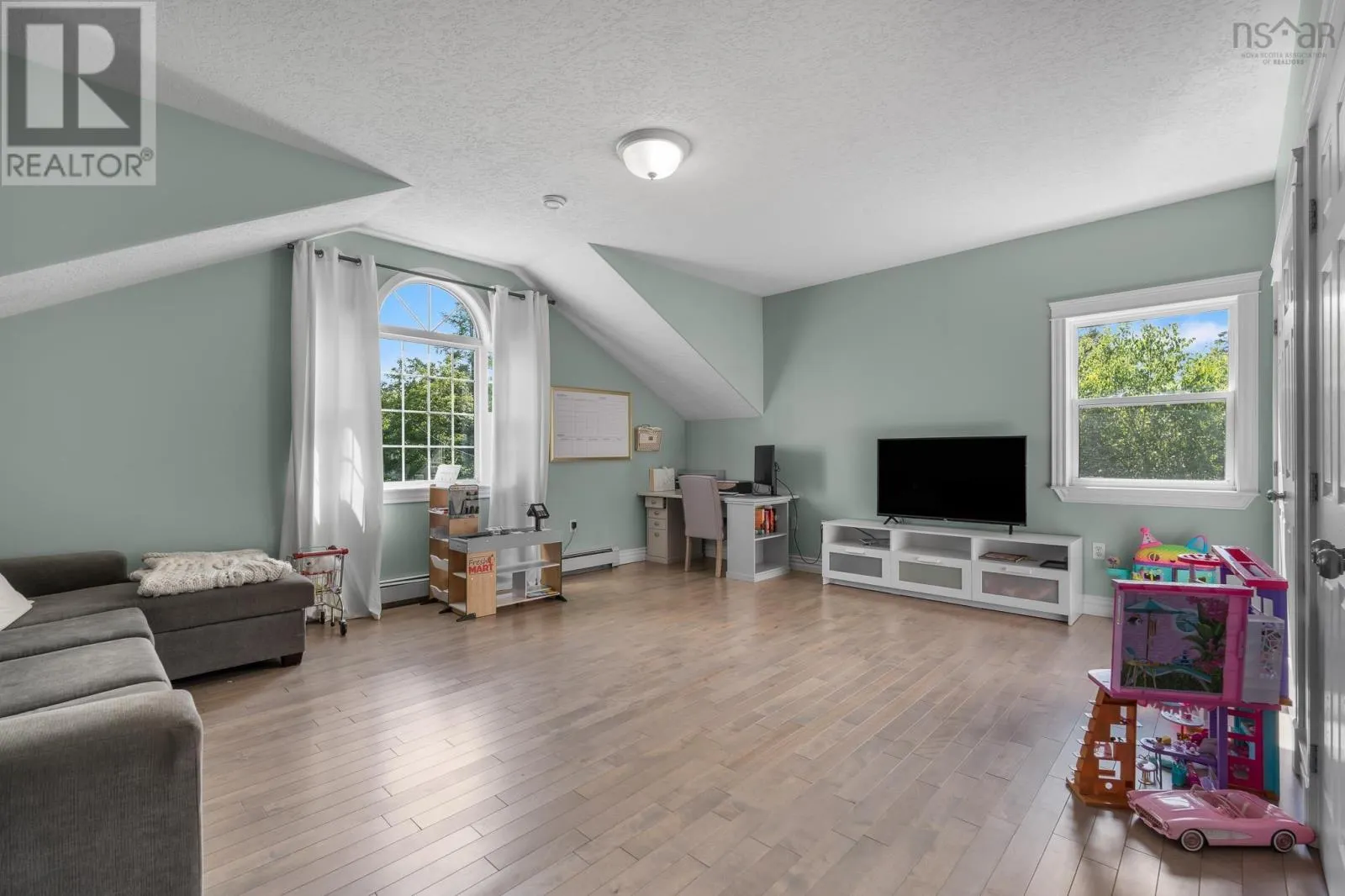275 Canterbury Lane