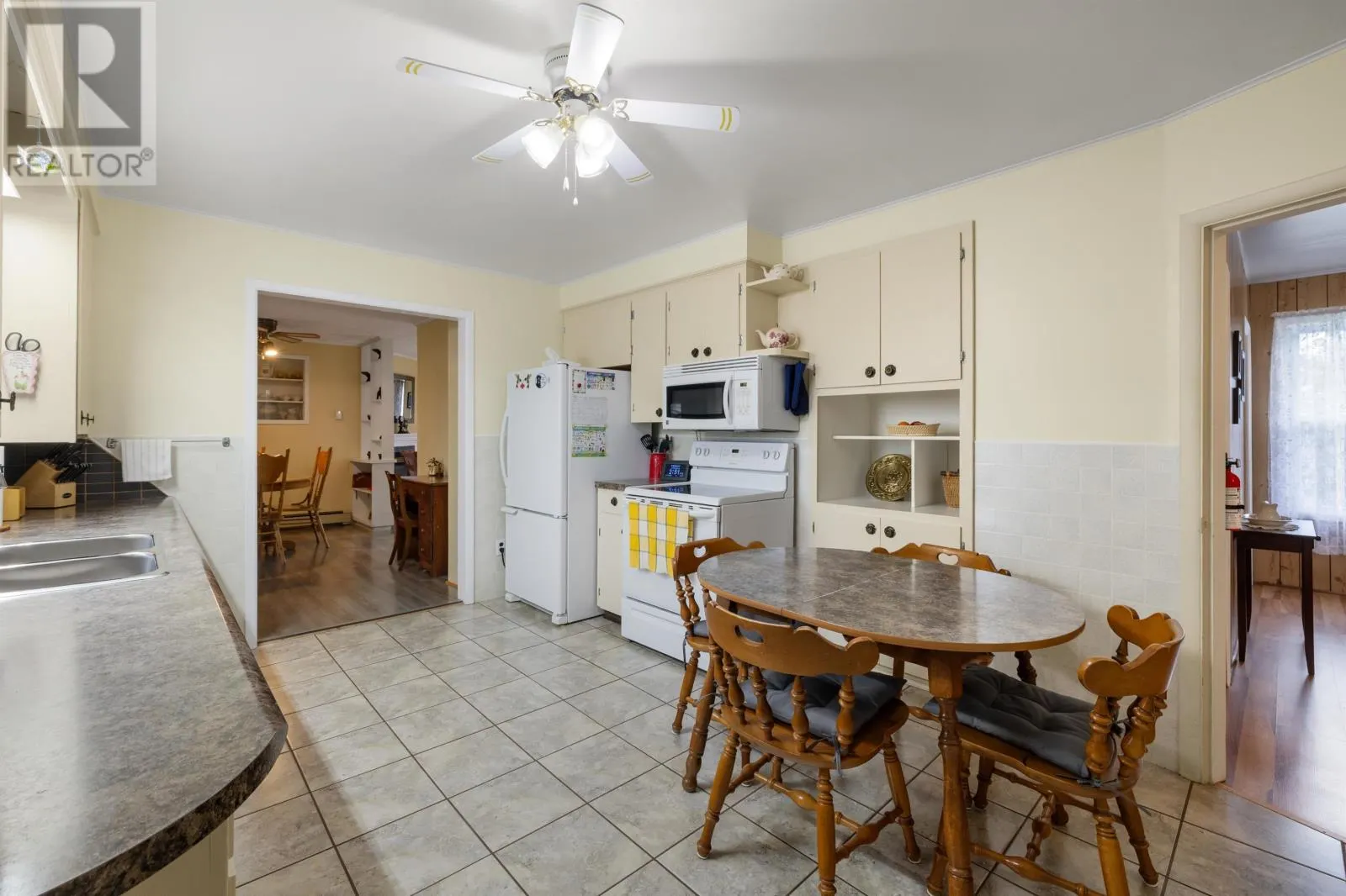 562 EAST POINT Road