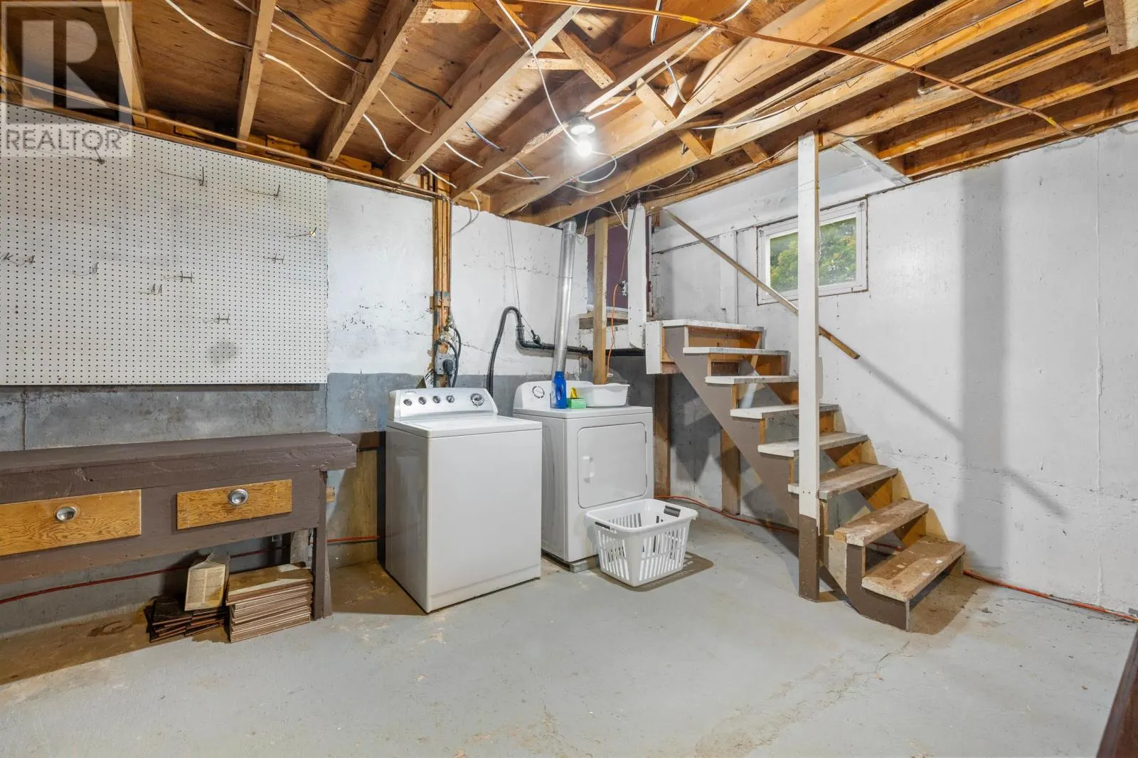 562 EAST POINT Road