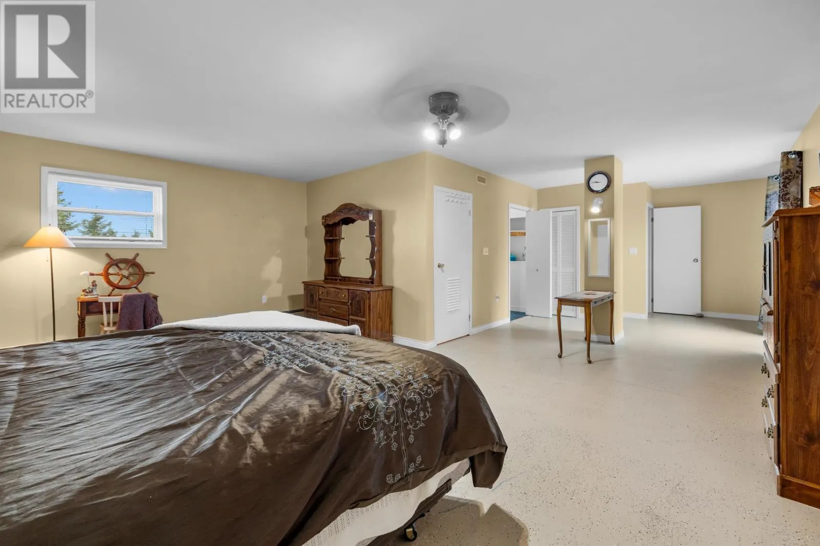 562 EAST POINT Road