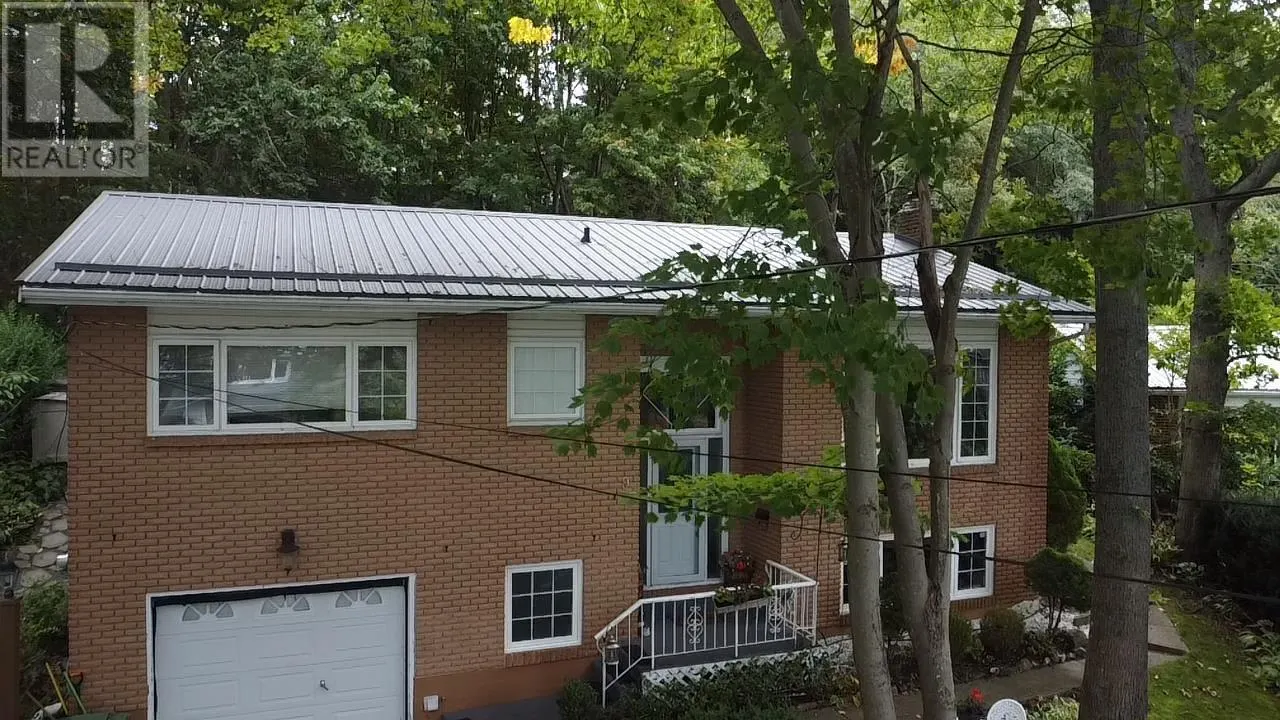 9 Evans Court