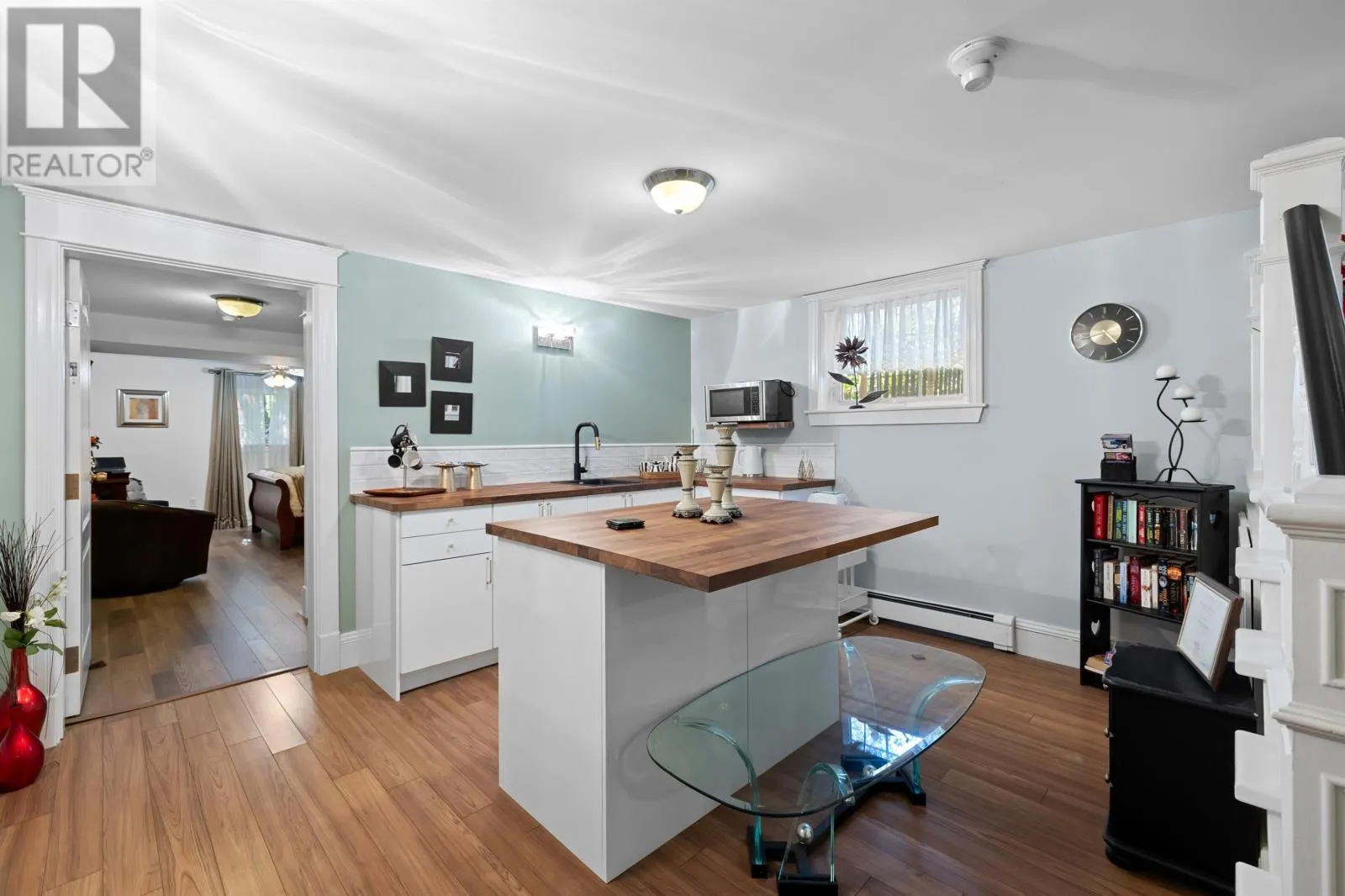 248 MacEwen Road
