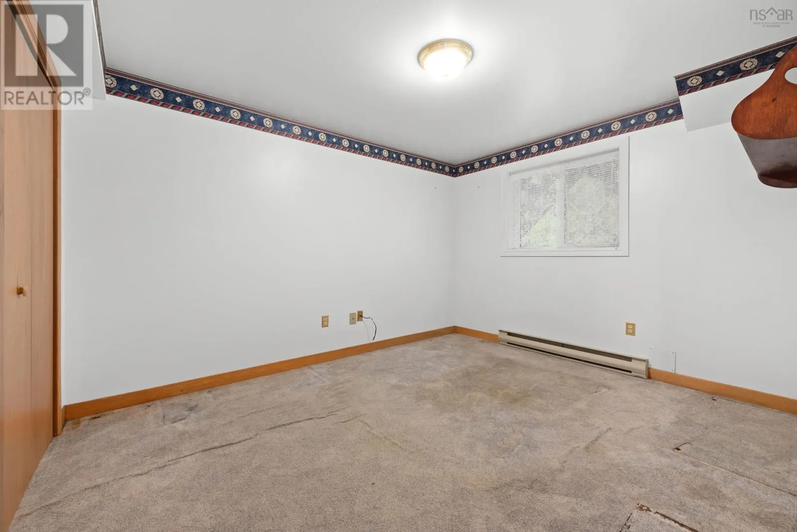 96 THORNHILL Drive