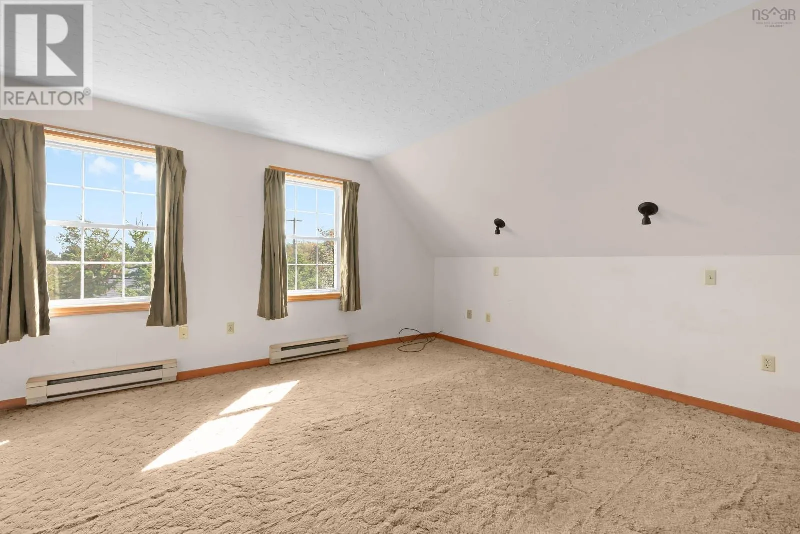 96 THORNHILL Drive