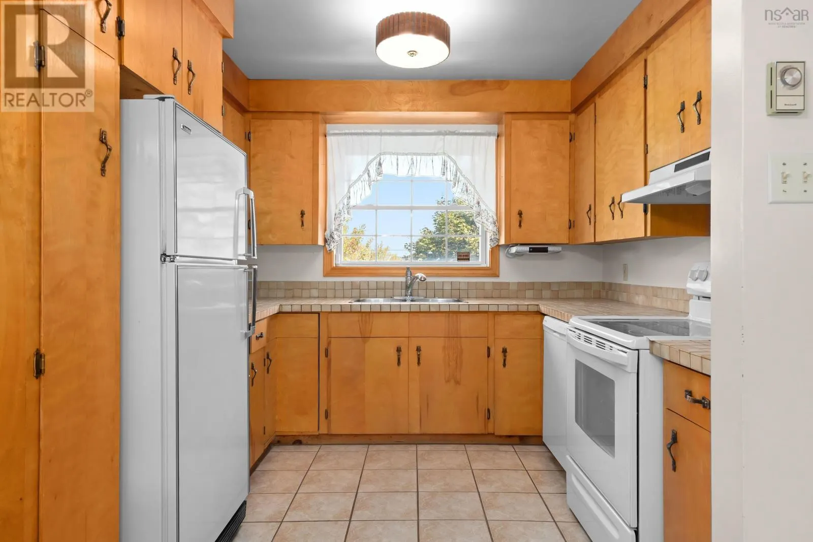 96 THORNHILL Drive