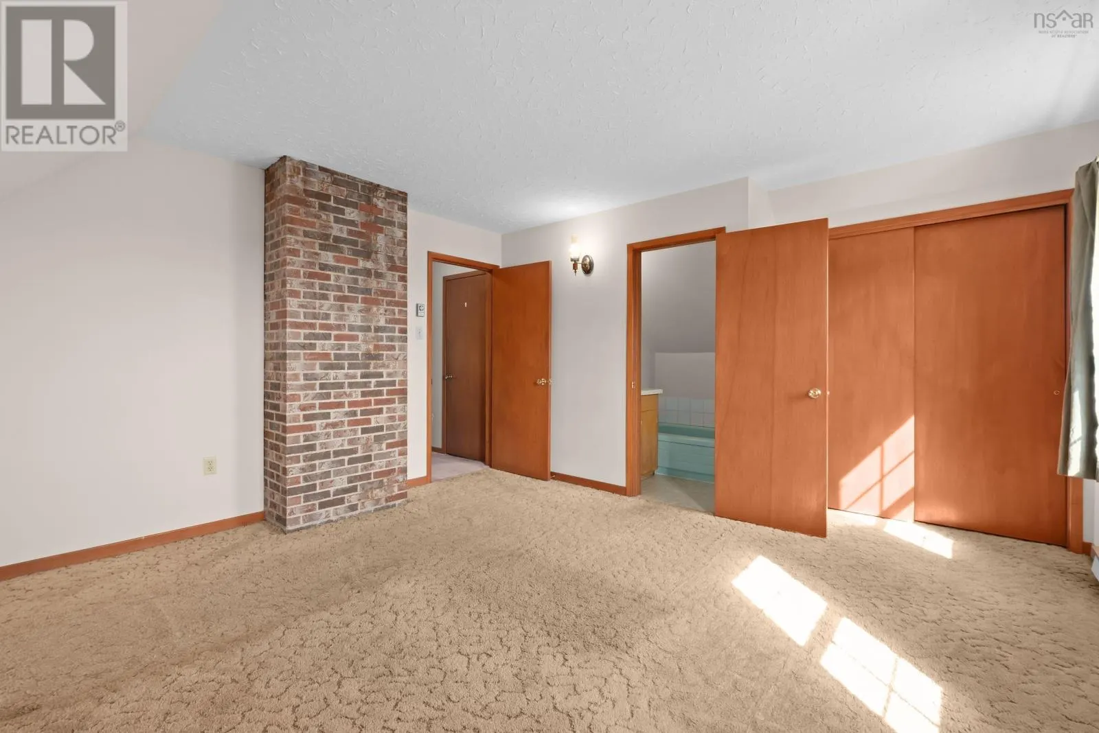 96 THORNHILL Drive