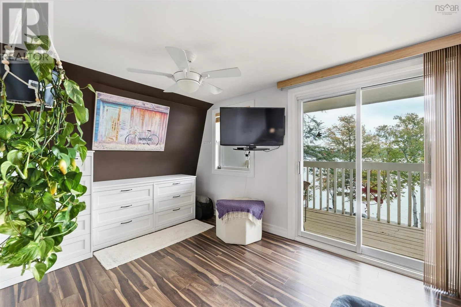 450 Lakeside Drive