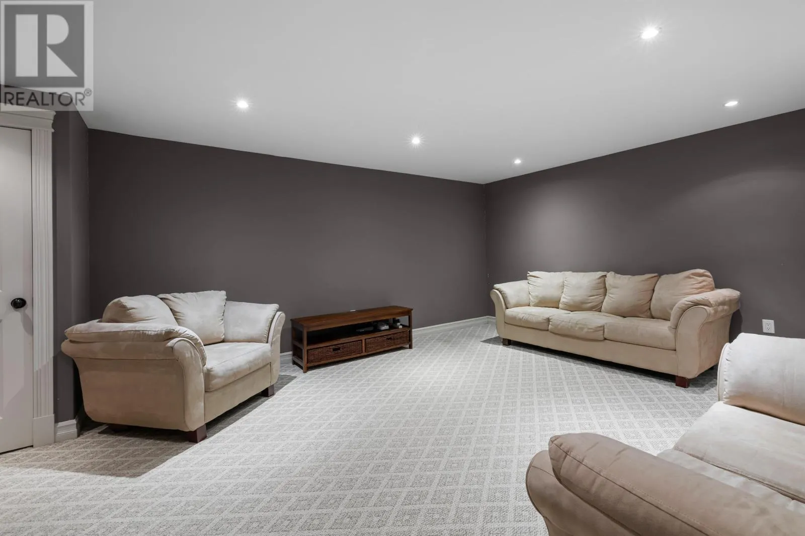 16 Edgeview Court