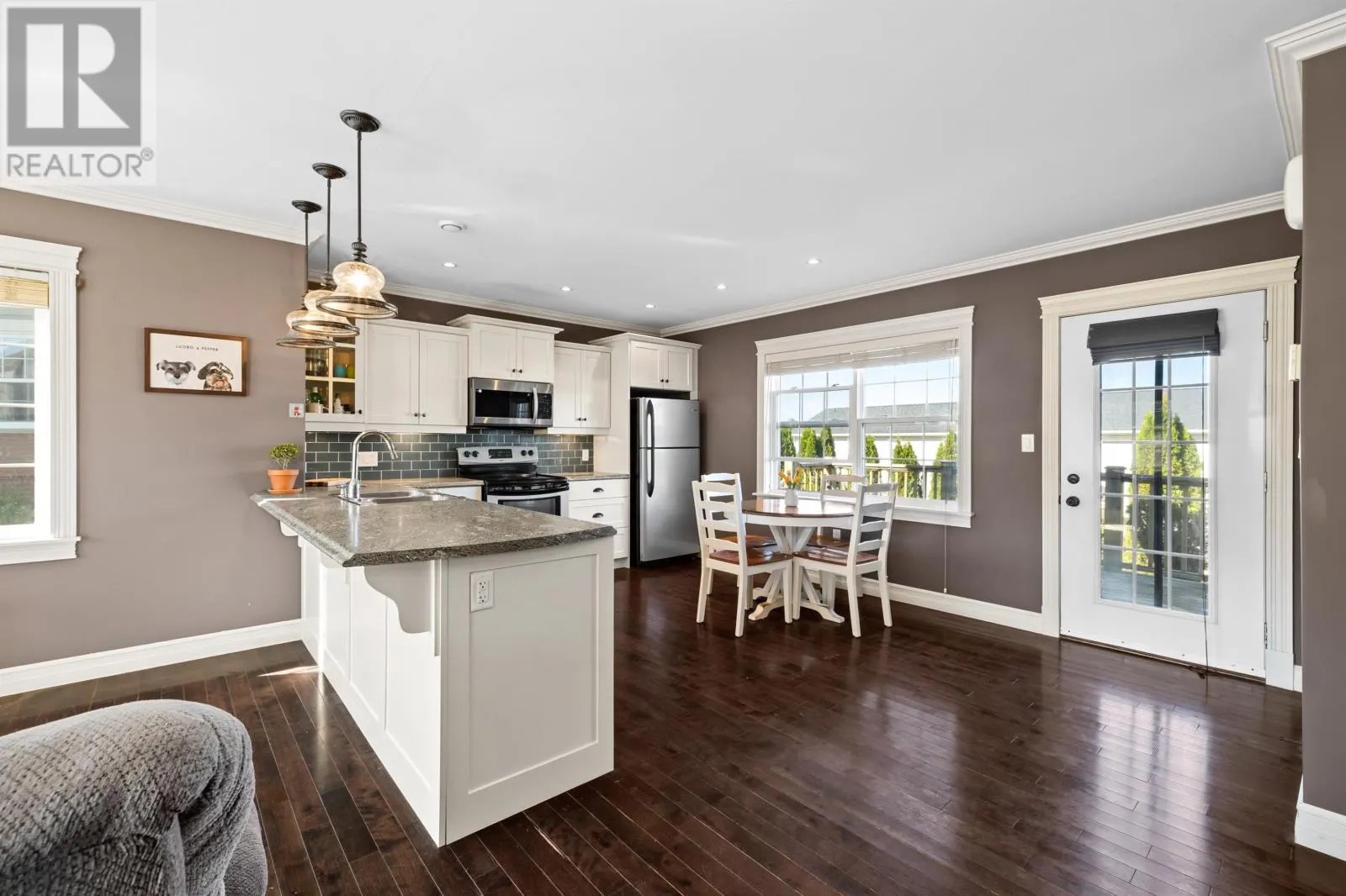 16 Edgeview Court