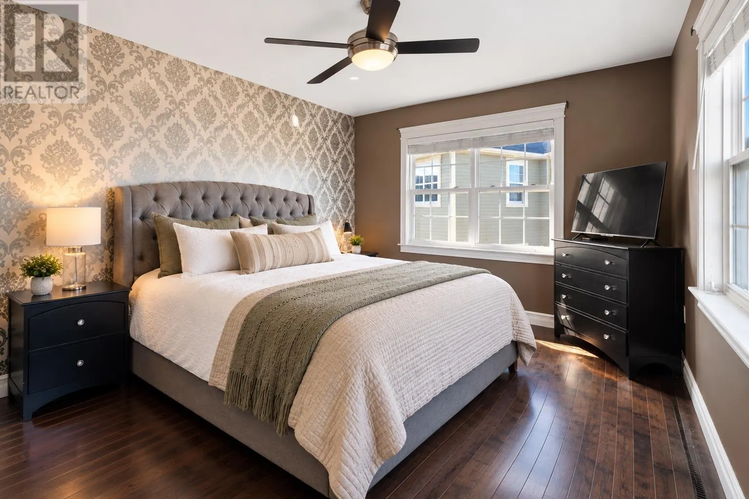 16 Edgeview Court