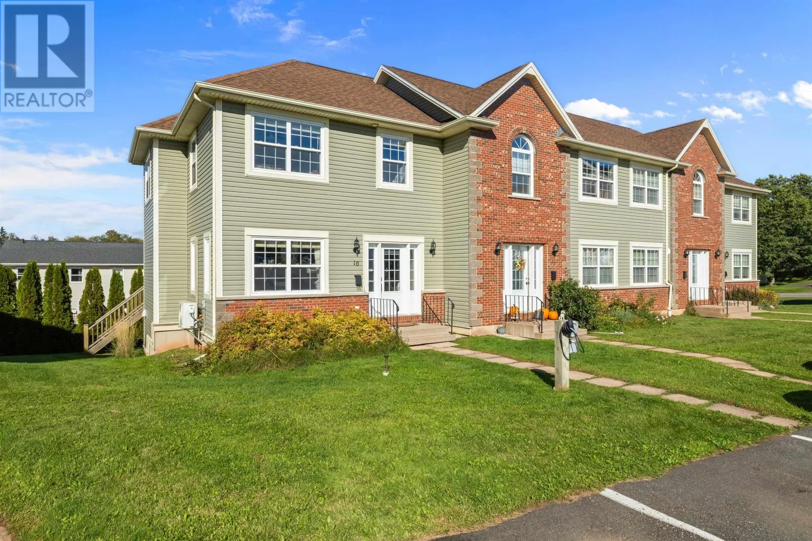 16 Edgeview Court