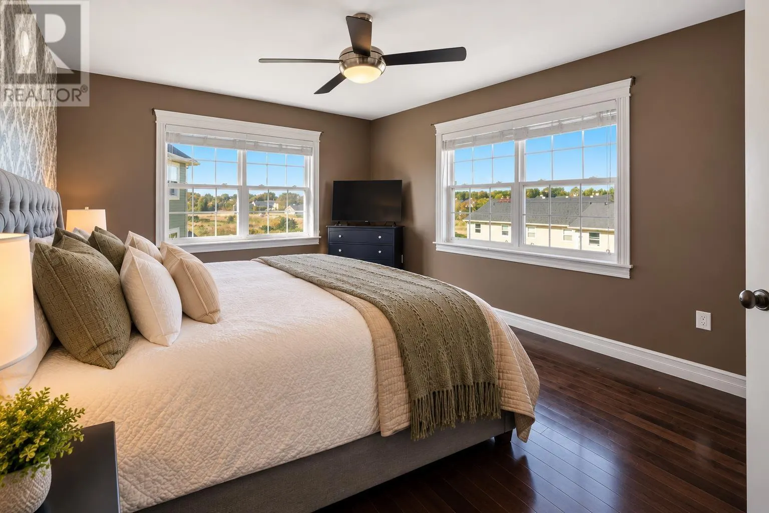 16 Edgeview Court