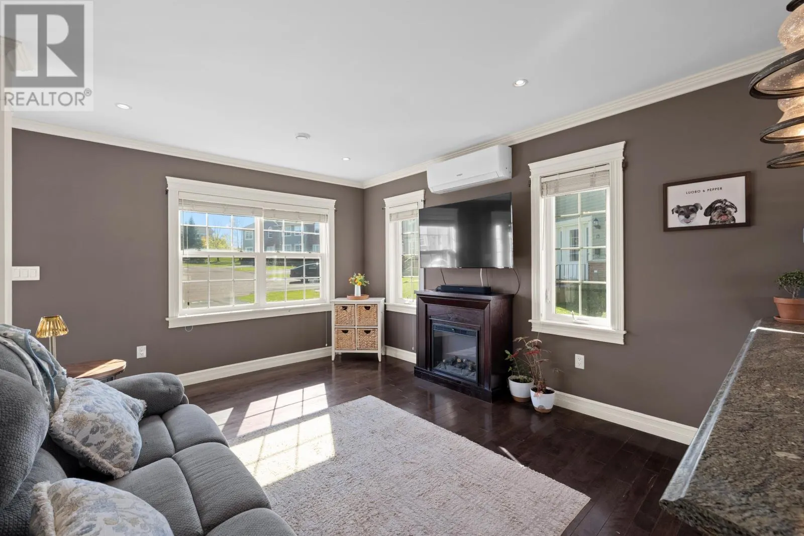 16 Edgeview Court