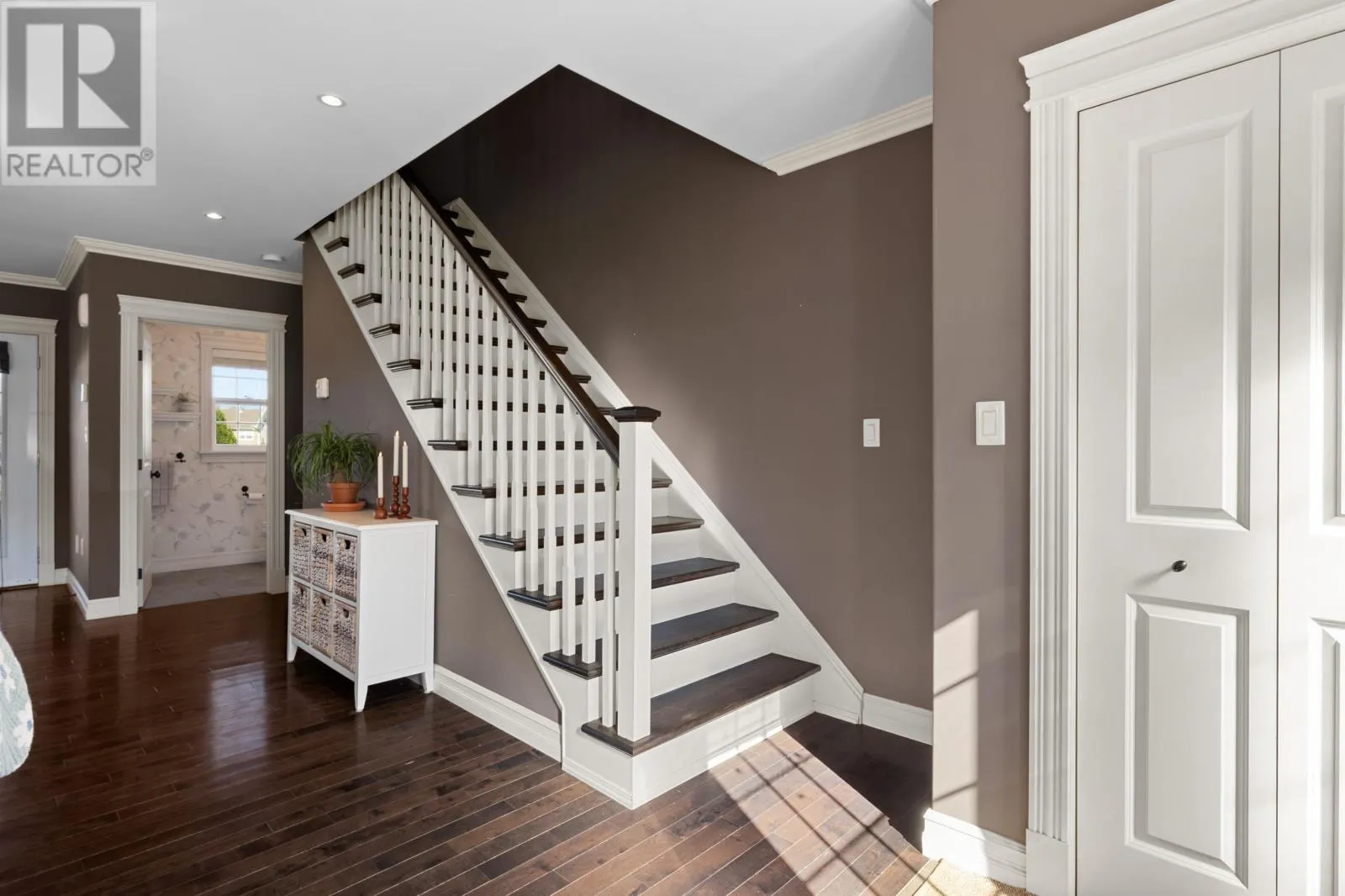 16 Edgeview Court