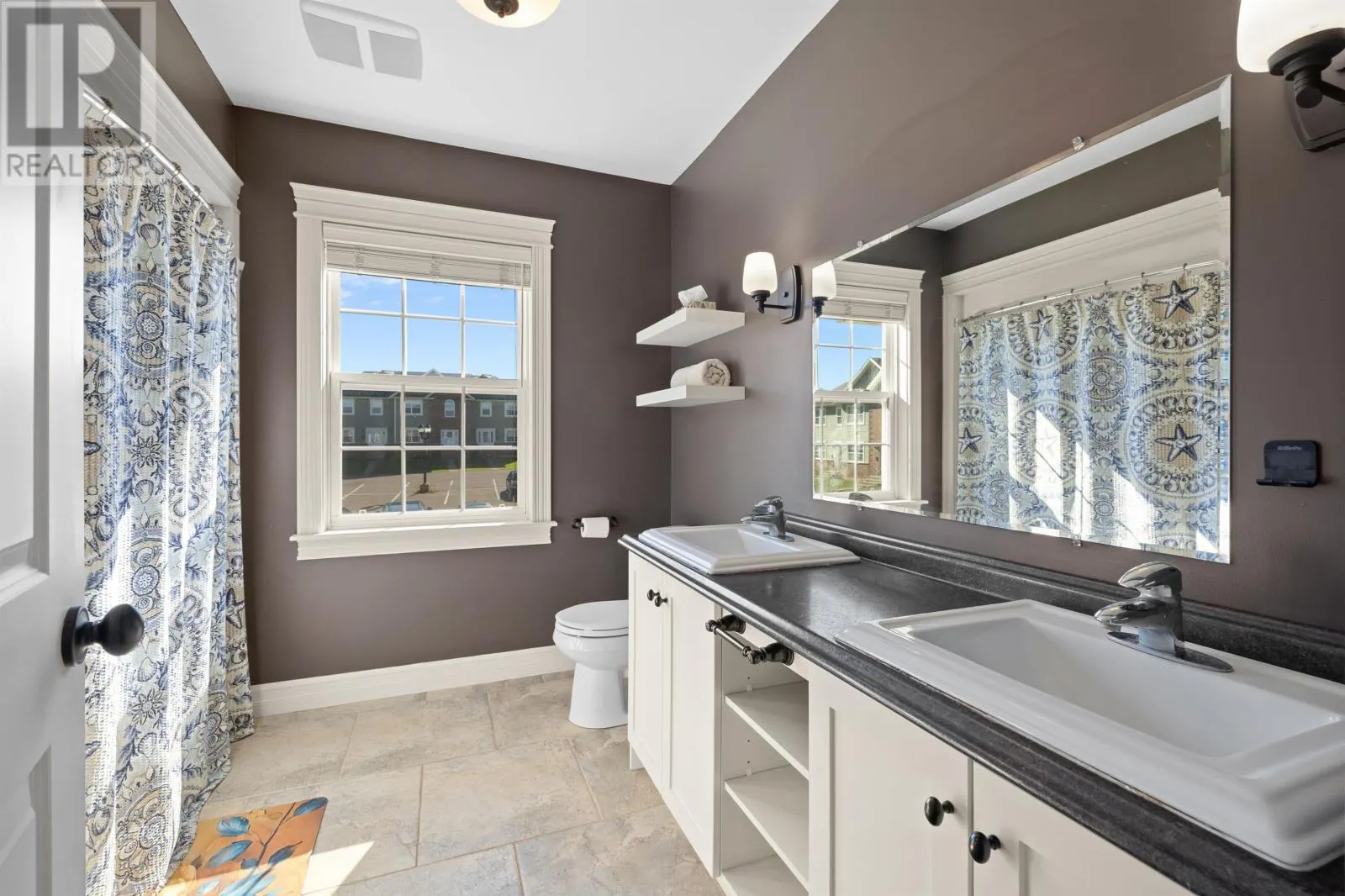 16 Edgeview Court