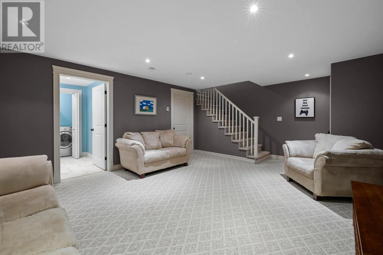 16 Edgeview Court
