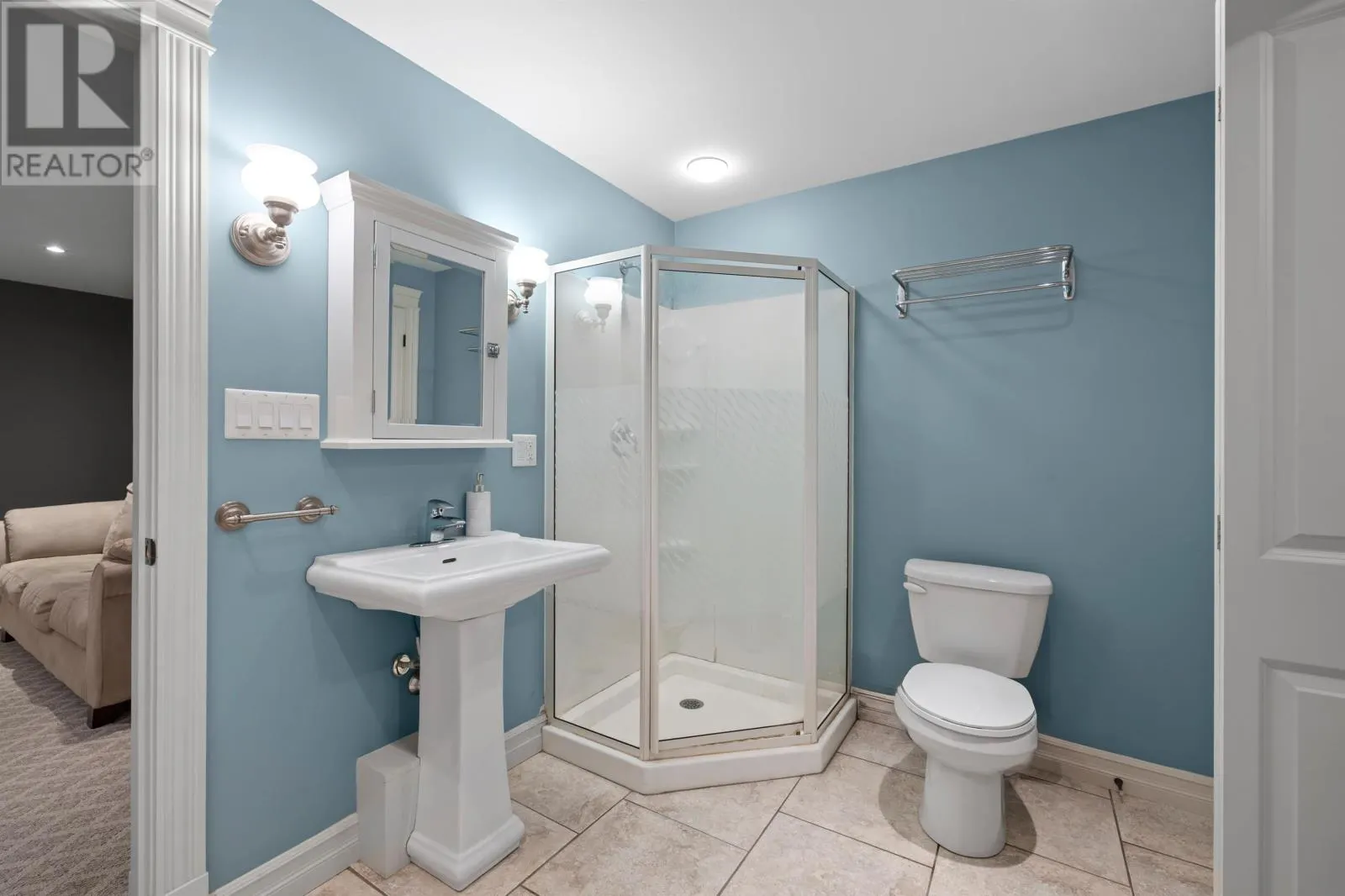 16 Edgeview Court