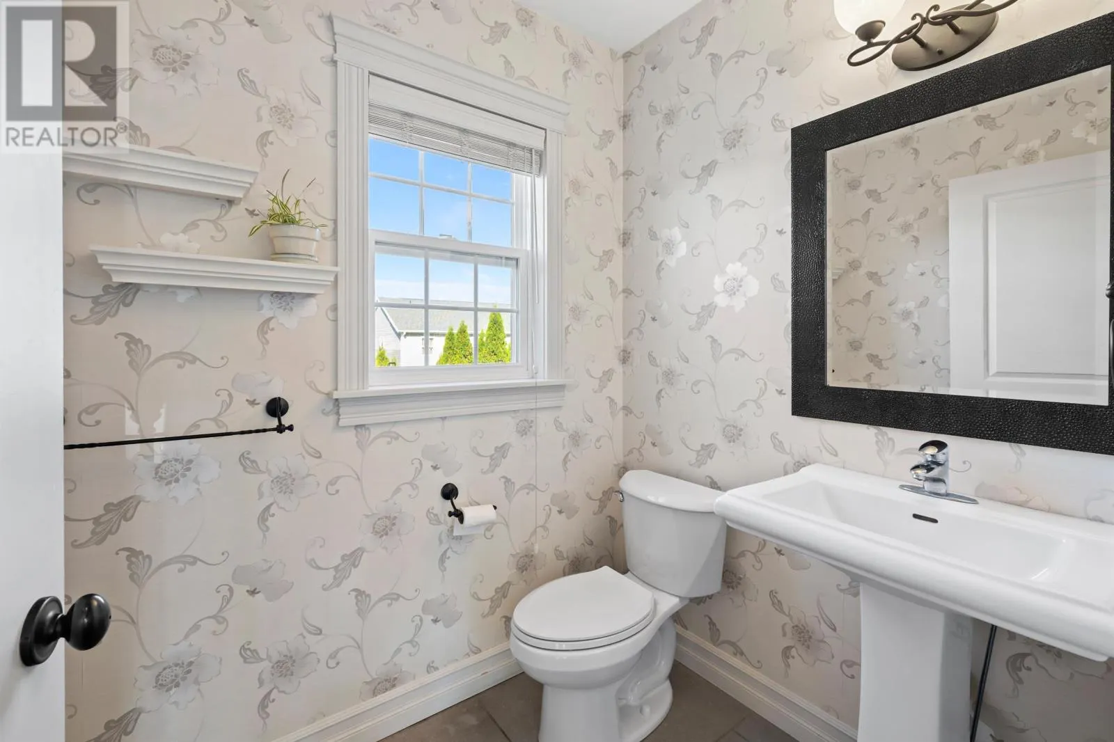 16 Edgeview Court