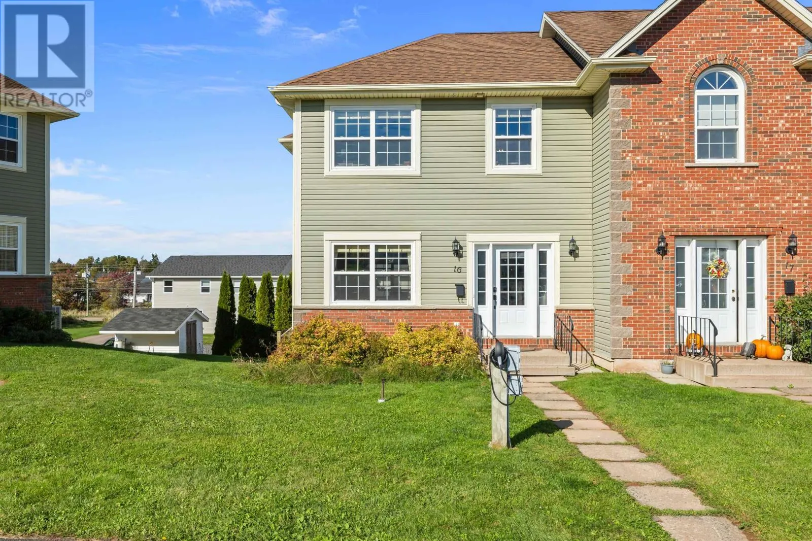 16 Edgeview Court