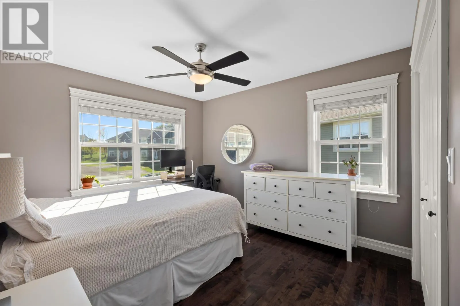 16 Edgeview Court