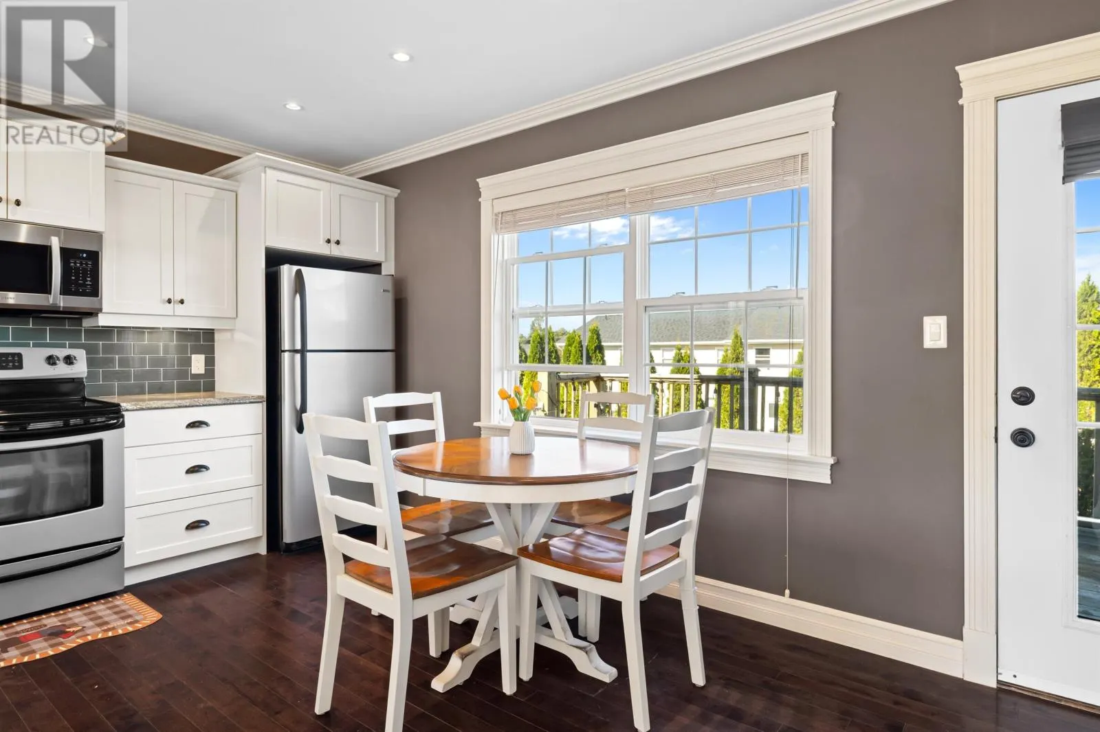 16 Edgeview Court