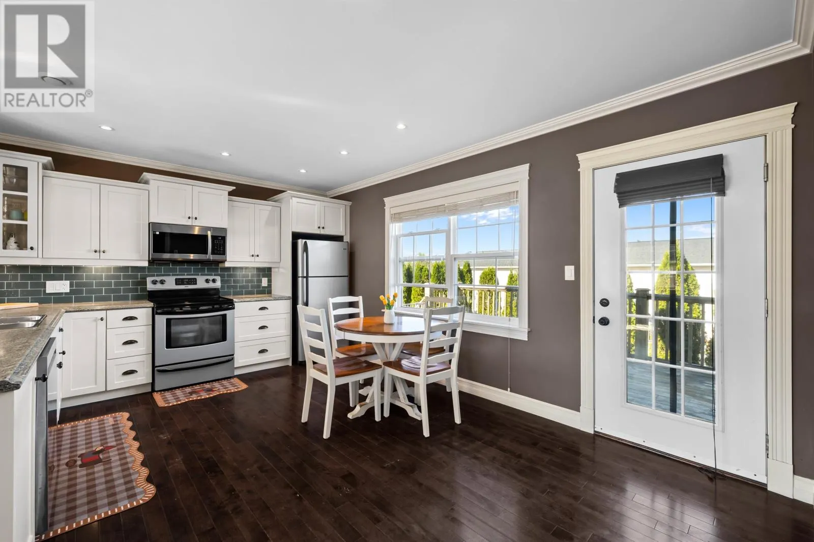 16 Edgeview Court
