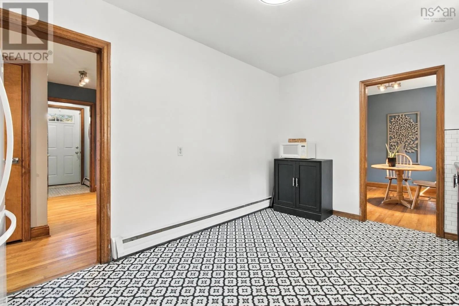 8 Edward Laurie Drive