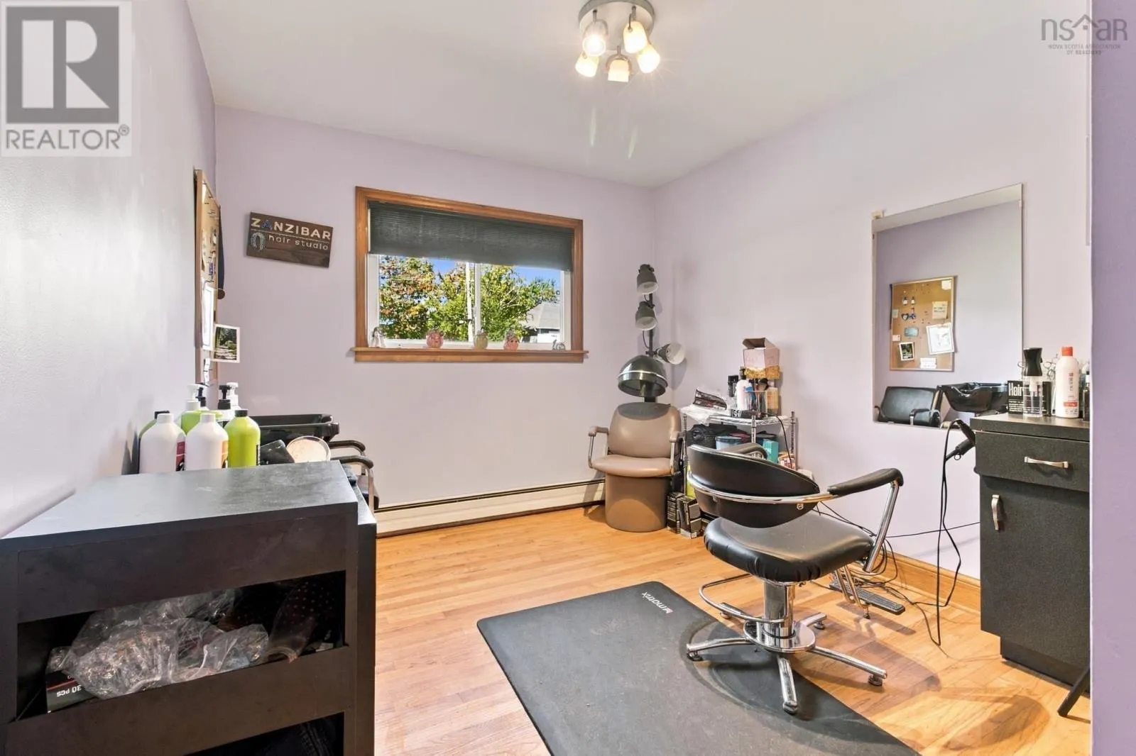 8 Edward Laurie Drive