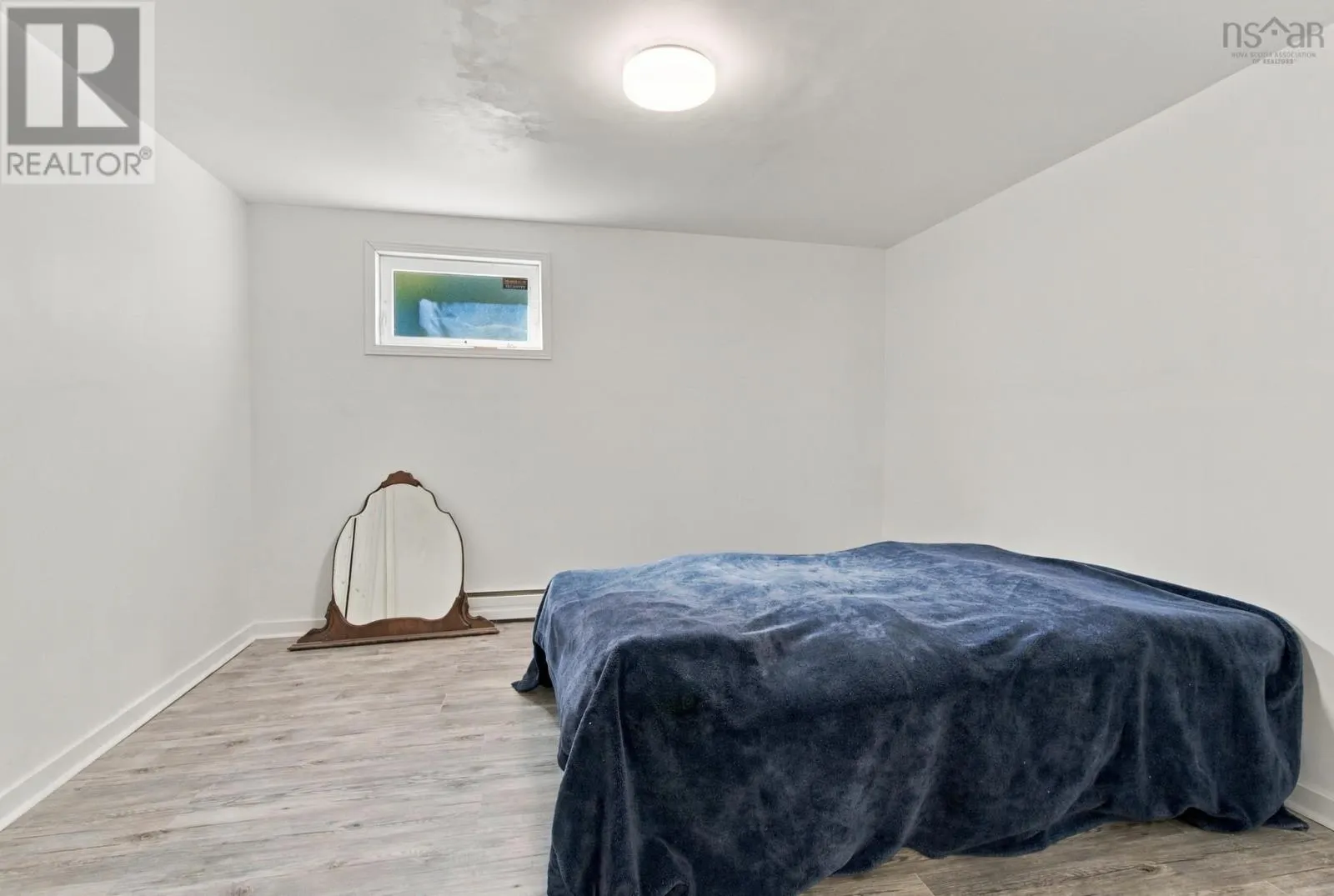 8 Edward Laurie Drive