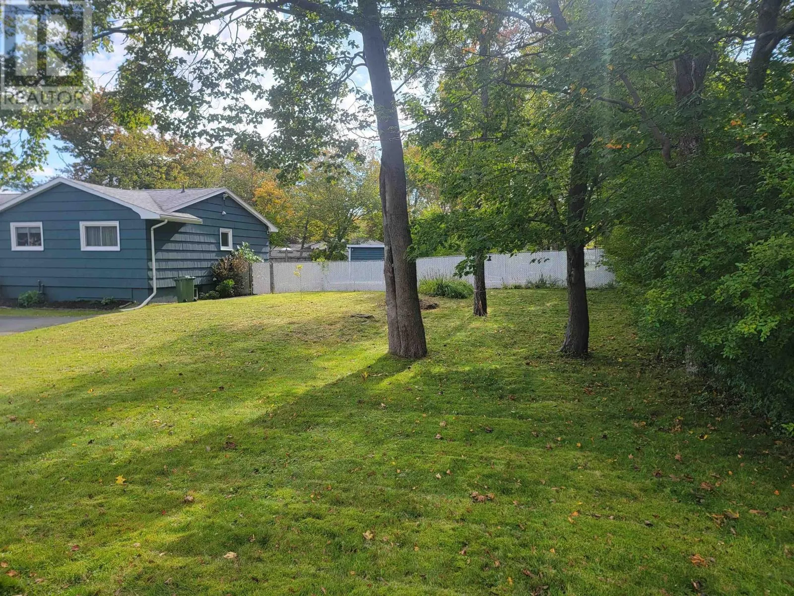 8 Edward Laurie Drive