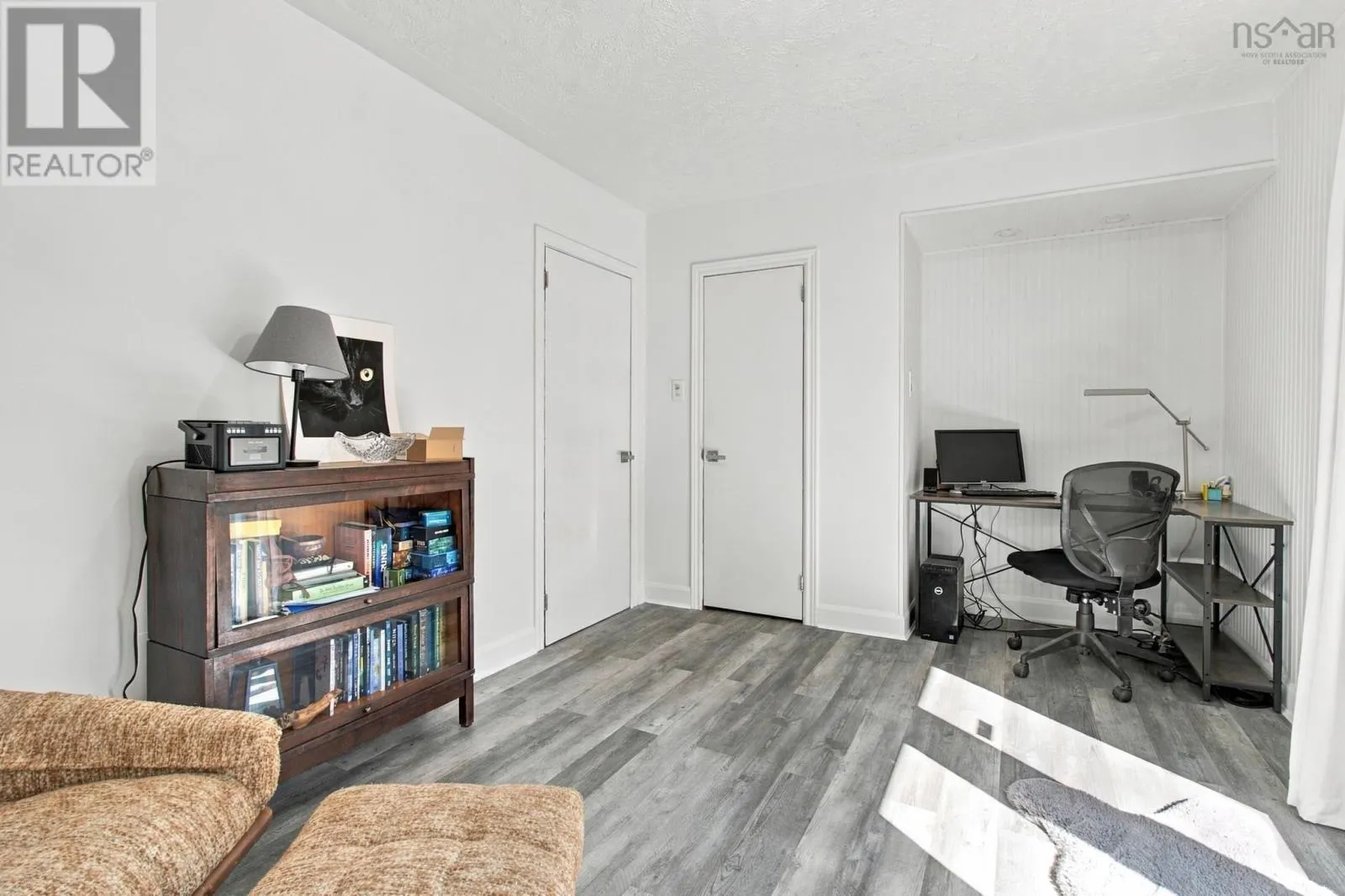 8 Edward Laurie Drive
