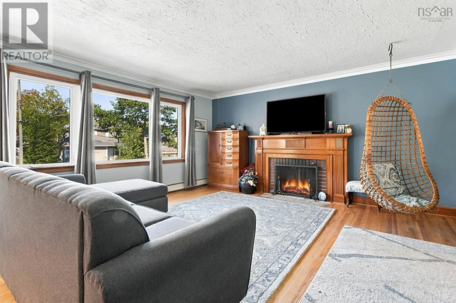 8 Edward Laurie Drive