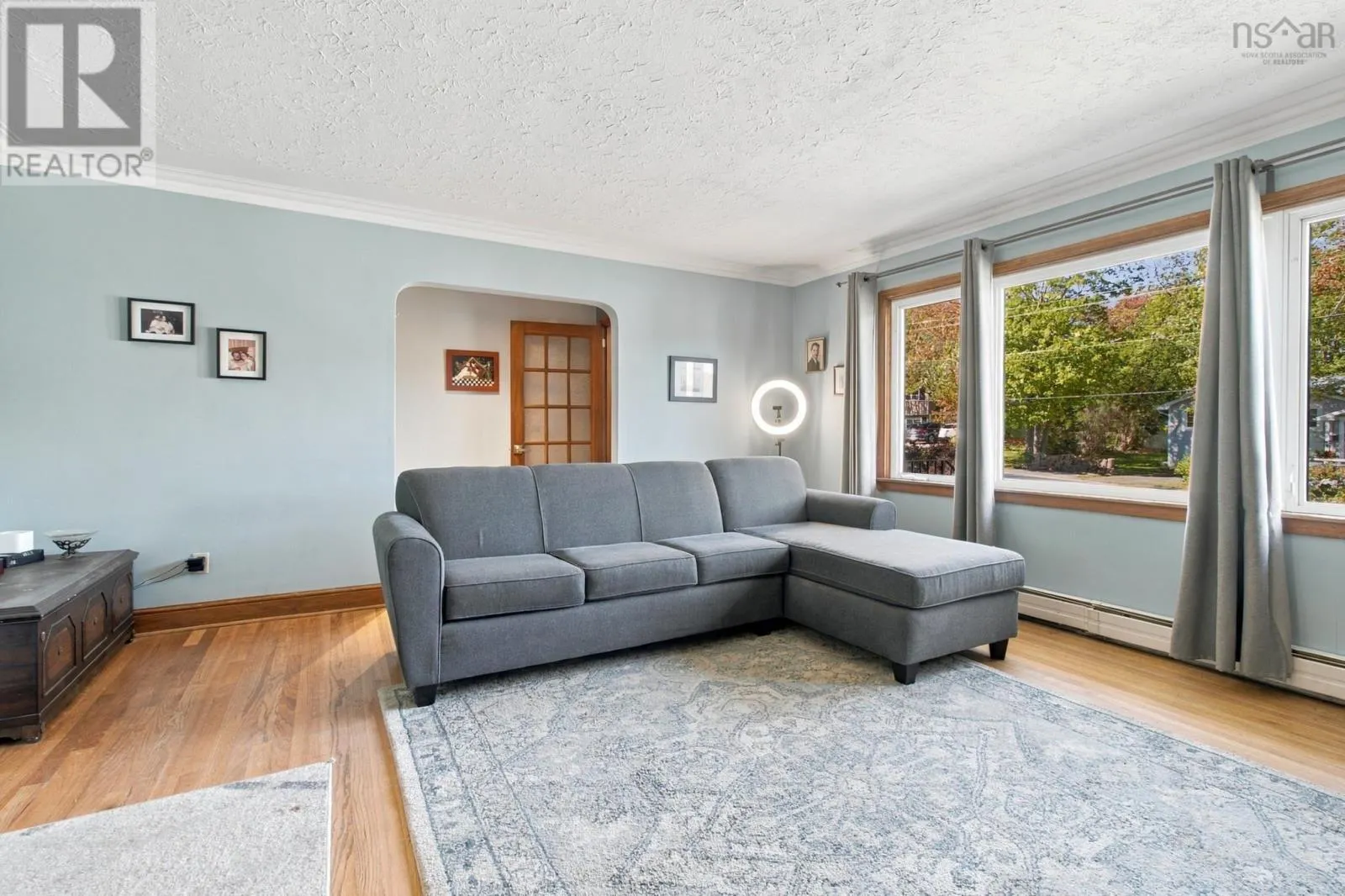 8 Edward Laurie Drive