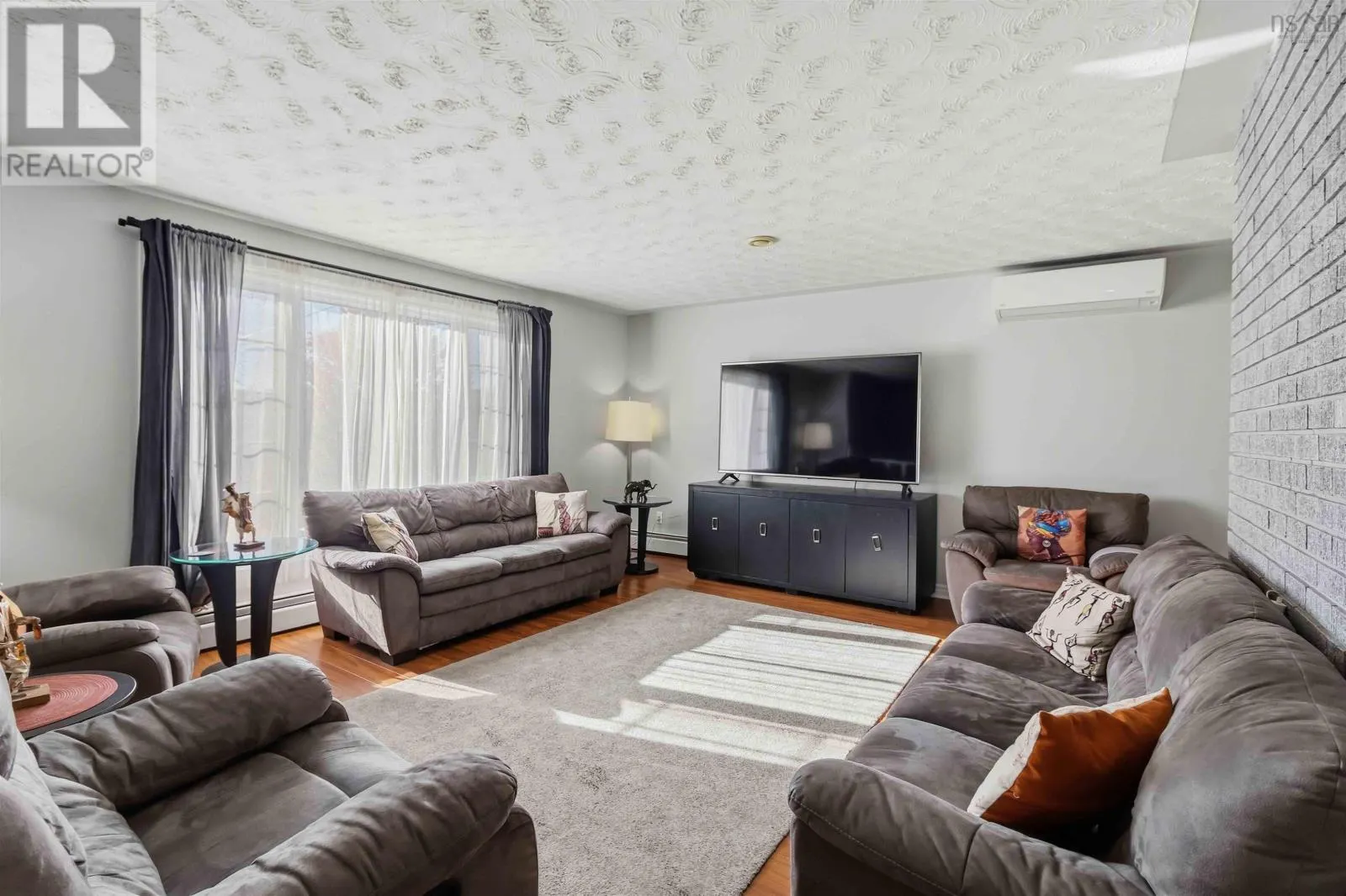 11 Riverview Crescent