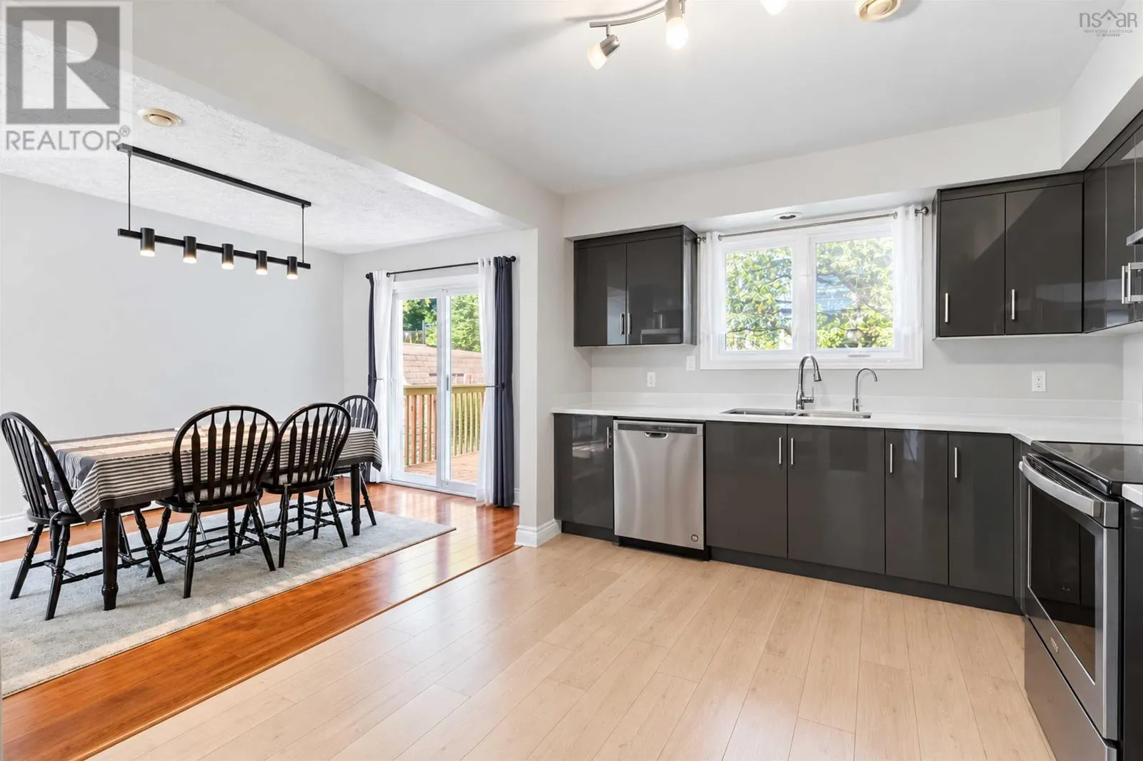 11 Riverview Crescent