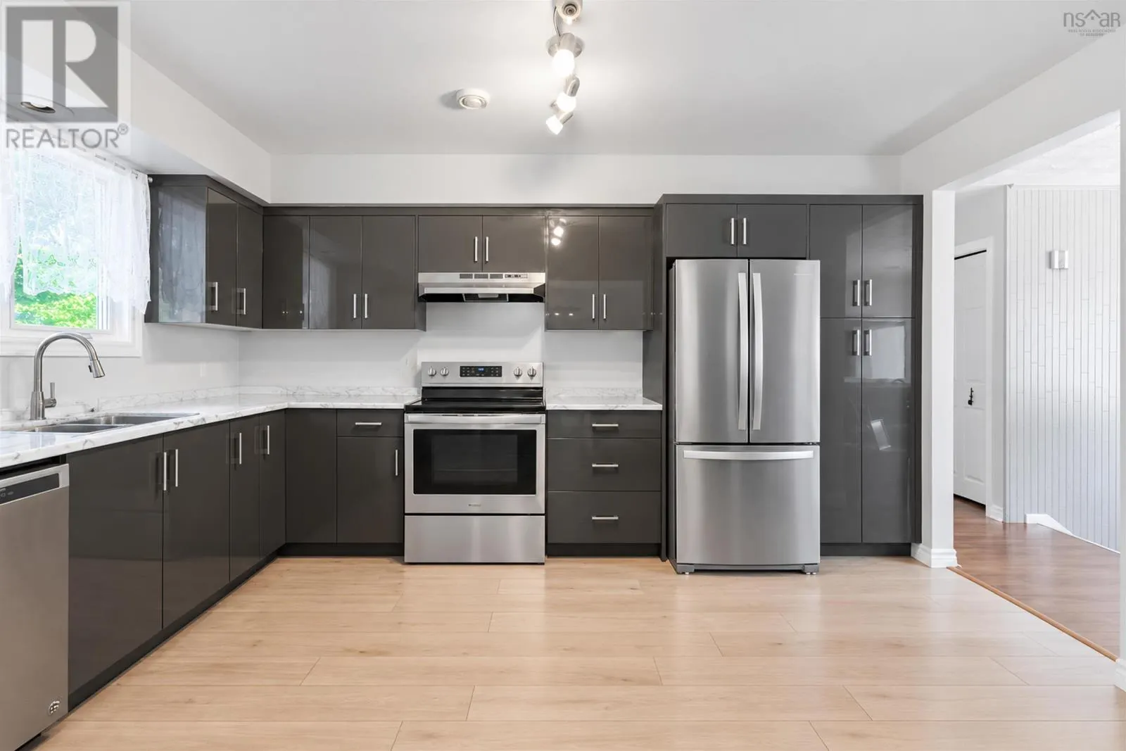 11 Riverview Crescent