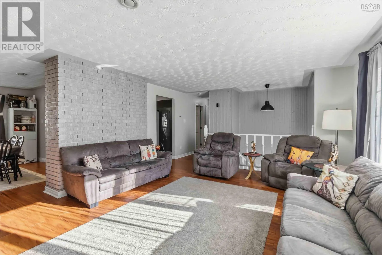 11 Riverview Crescent