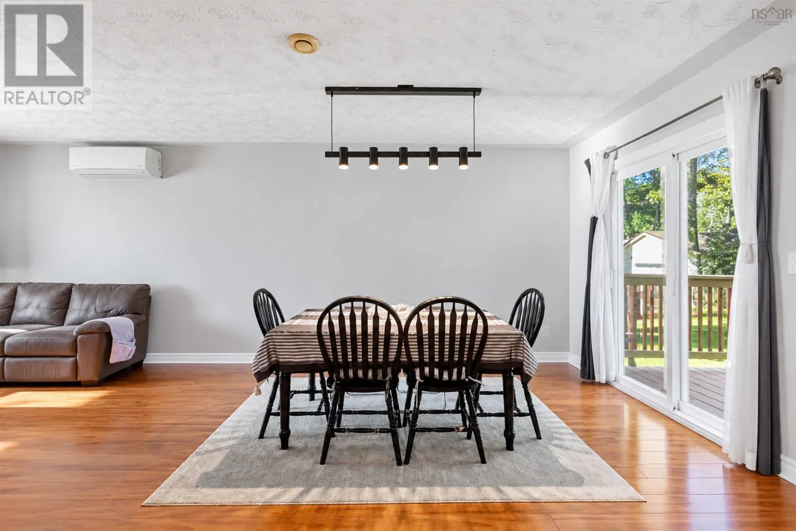 11 Riverview Crescent
