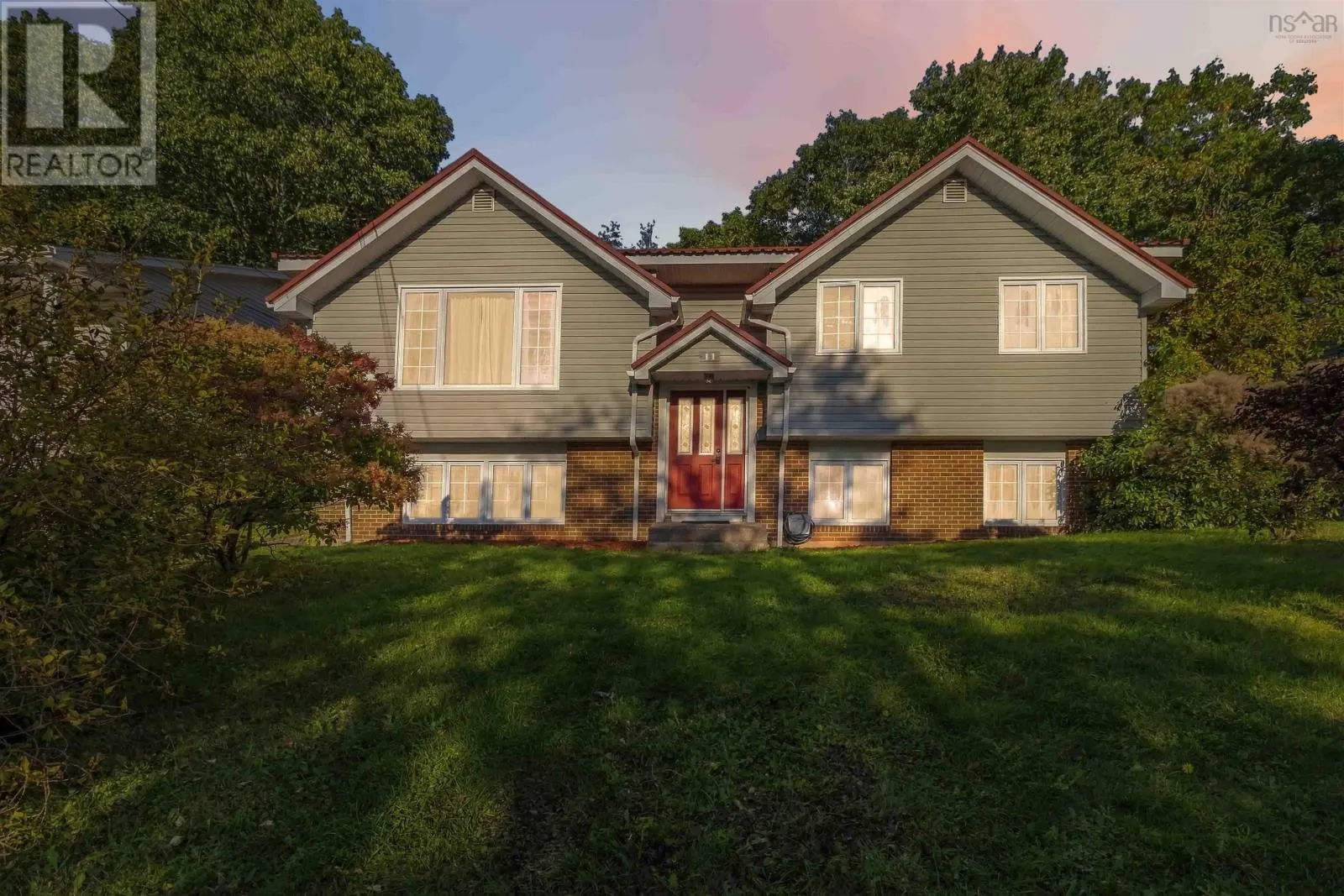 11 Riverview Crescent