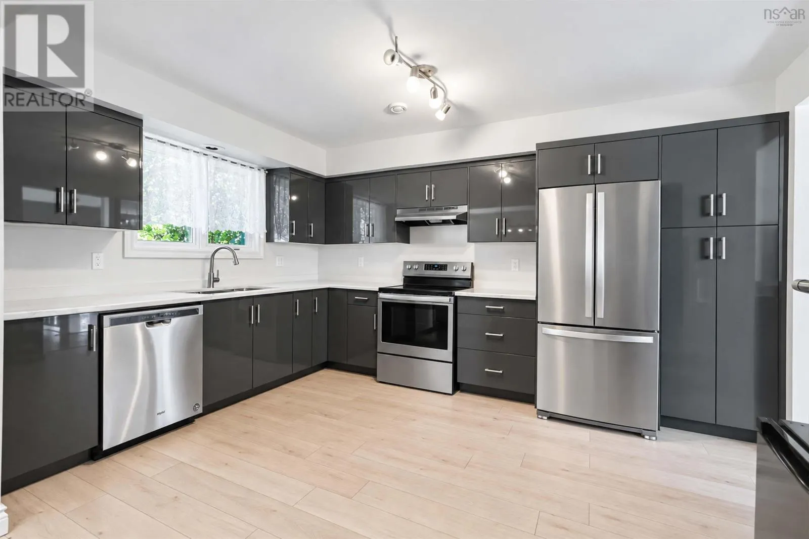 11 Riverview Crescent