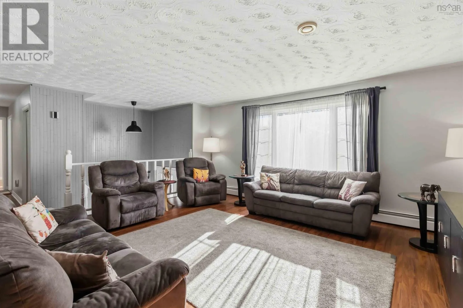 11 Riverview Crescent