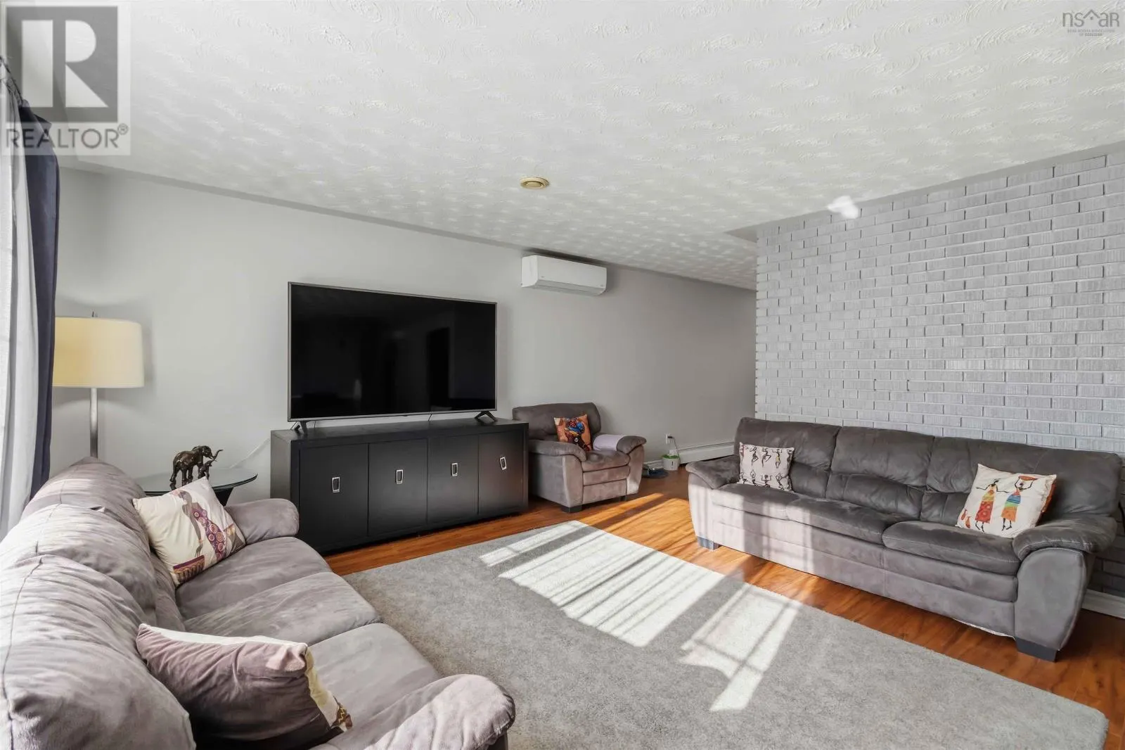 11 Riverview Crescent