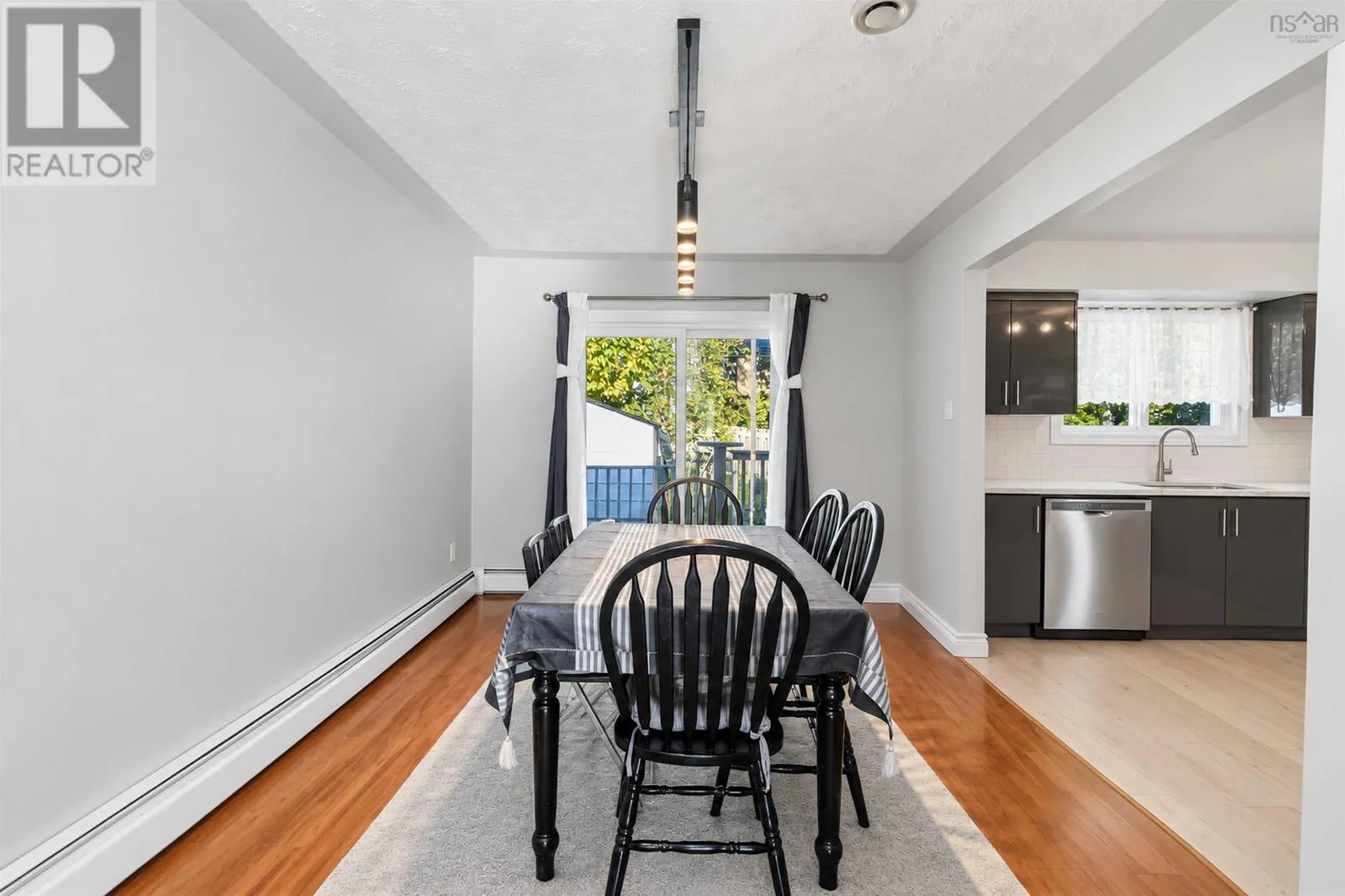 11 Riverview Crescent