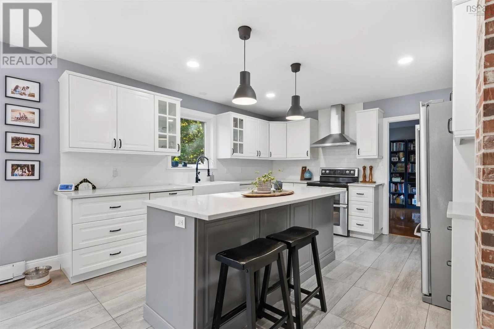 18 Sandstone ave