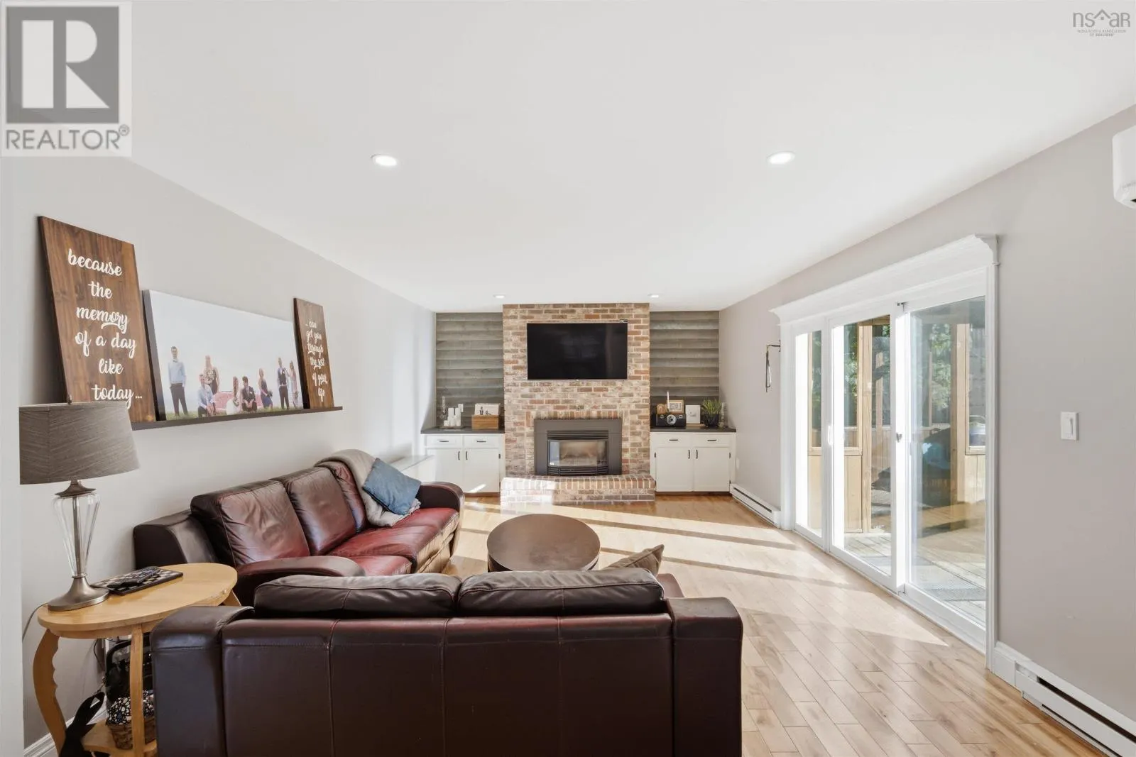 18 Sandstone ave