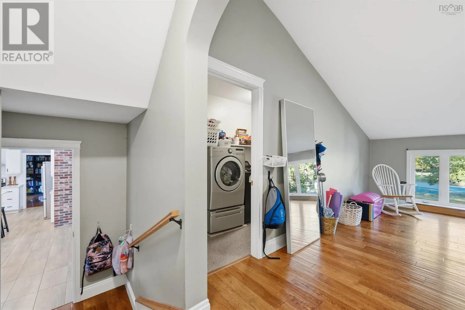 18 Sandstone ave