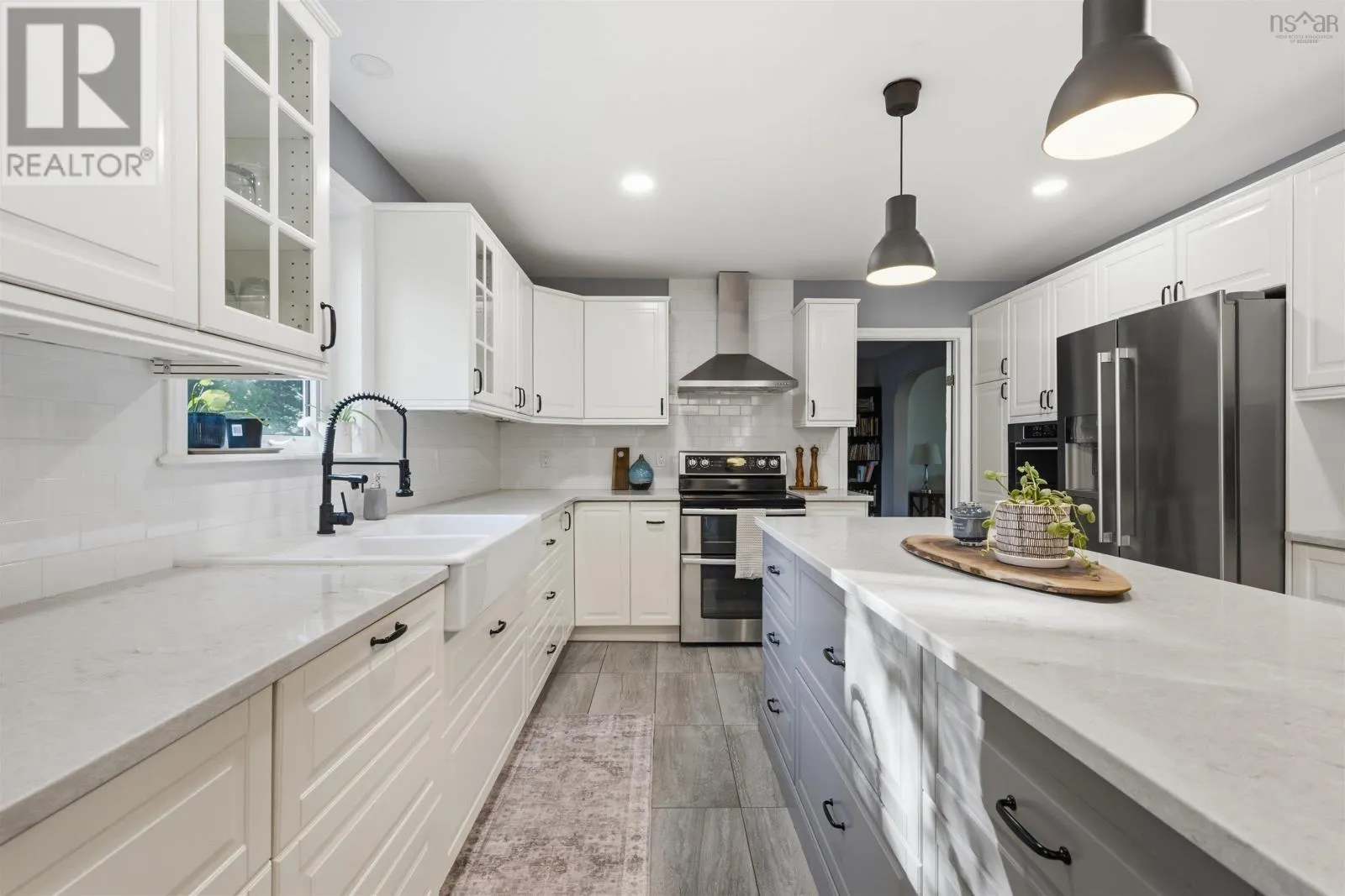 18 Sandstone ave